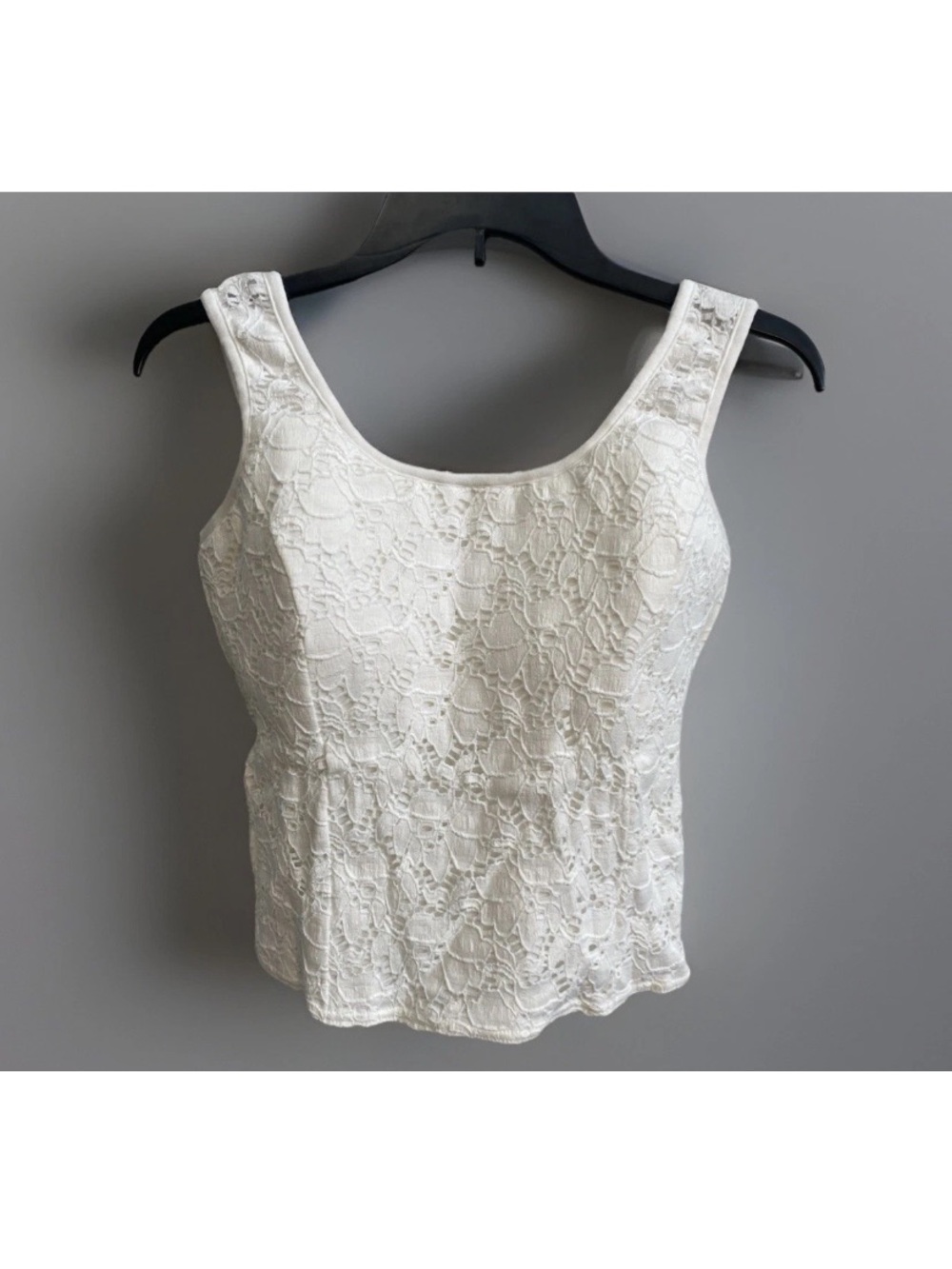 CARLISLE Collection Sleeveless White Lace Heavily Padded Lined Top Tank Size Med